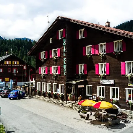 Ramoz Hotel *