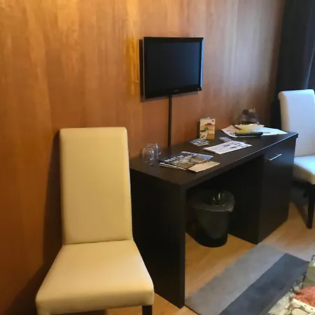 Ramoz Hotel *